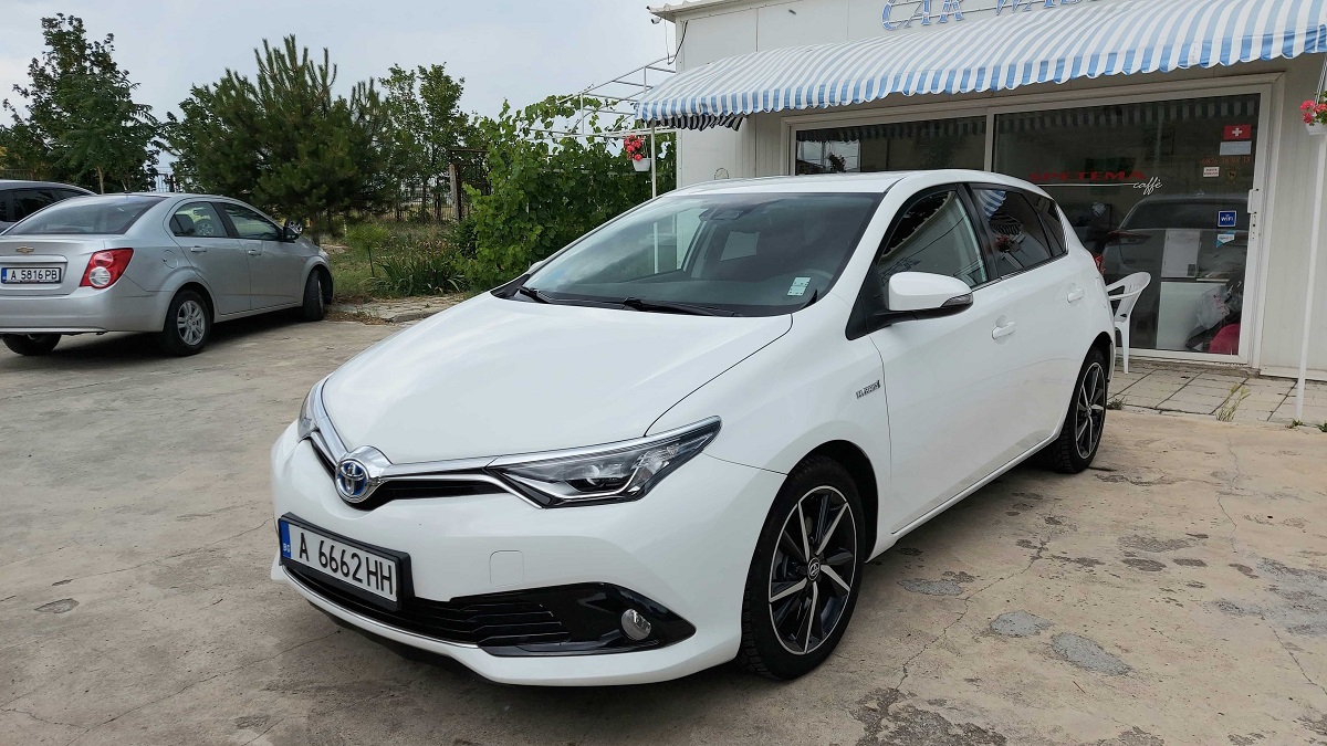 Toyota Auris Hybrid - ShatoAvto